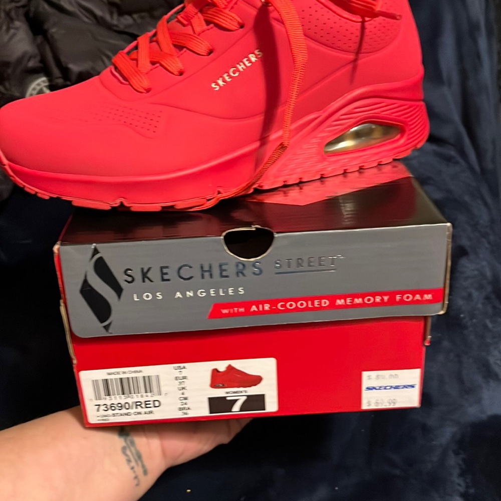 Sketchers stand on air red size 7